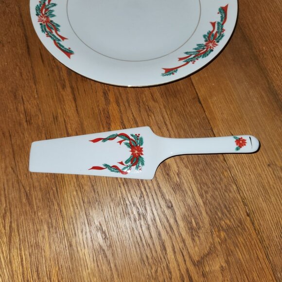 Vintage Christmas Poinsettia & Ribbons Cake Plate & Server Tienshan China 1995 - Picture 6 of 7